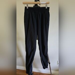 Aritzia Women's Black Zipper Hem Lightweight Riley Jogger Pants